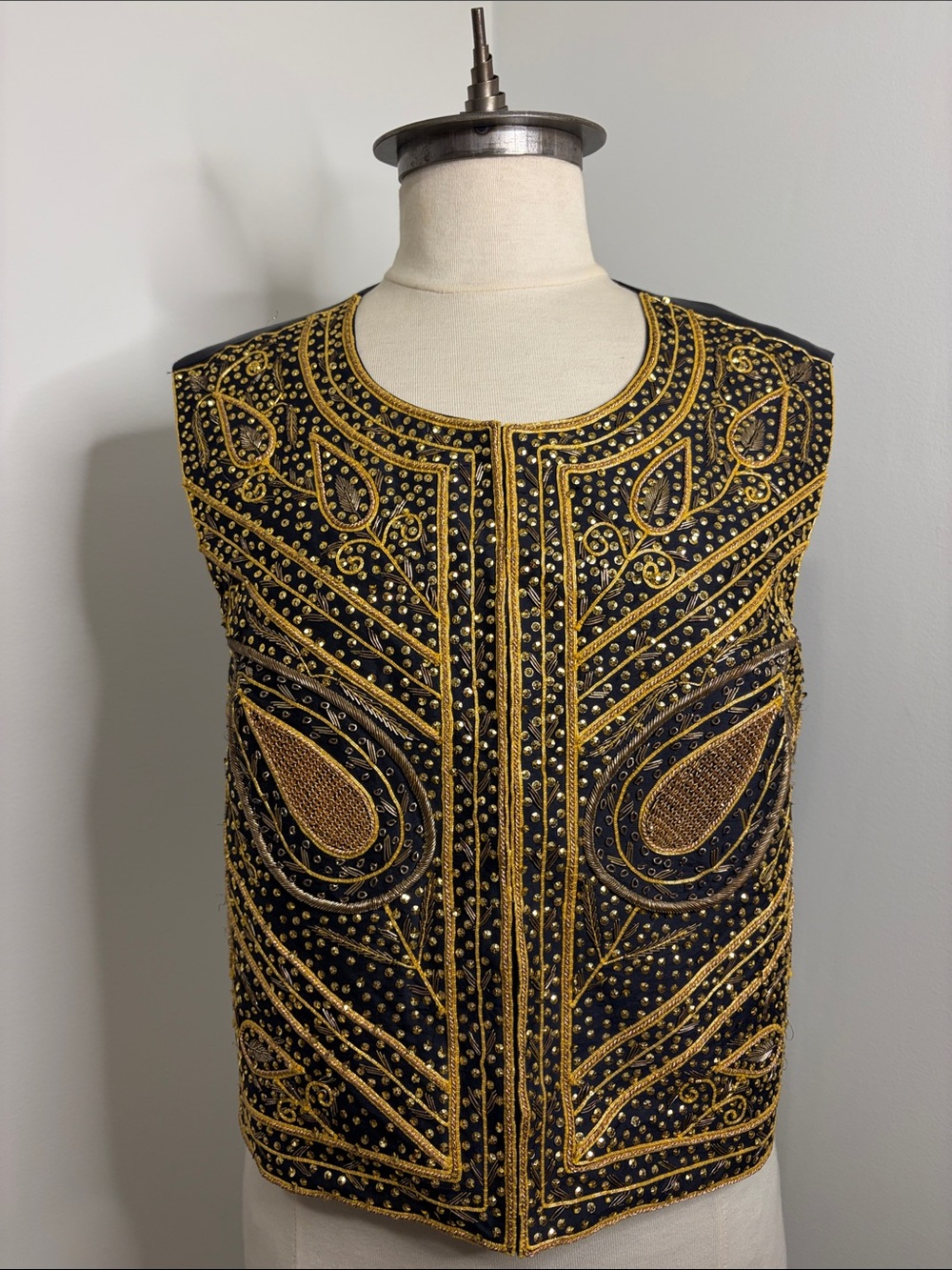 Vintage LIZ CLAIBORNE Gold Beaded Paisley Silk Blend Vest SIZE LARGE